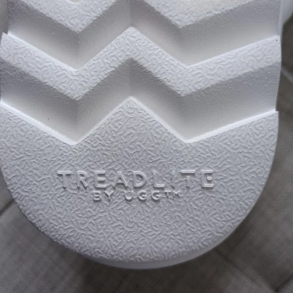 UGG Maxi Slide Logo Women's Slides Slippers White & Black UGG Logo Size 7 New - Picture 10 of 11